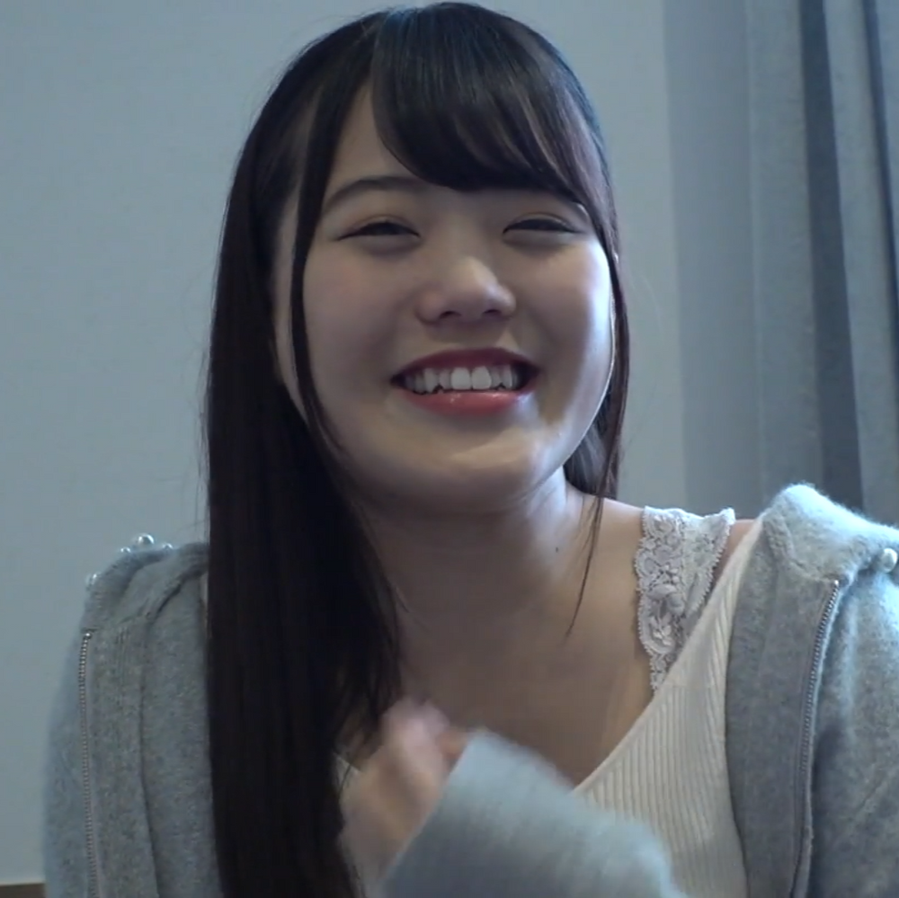 黒髪美人な女子大生が登場!意外なノリノリな彼女は積極的に…。