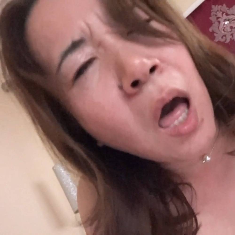 お笑い芸人を目指す女の新しいエロリアクション芸