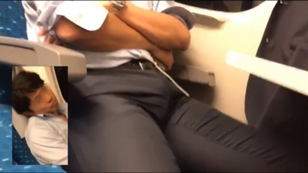 【電車】寝てるイケメンリーマンのもっこりがすごいっス
