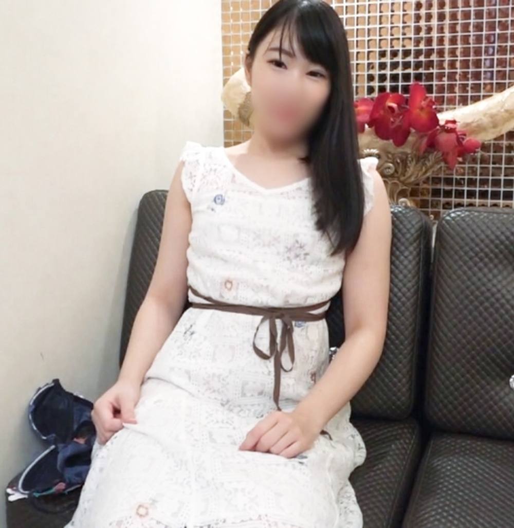 【個撮】22歳、社会人1年目の新卒清楚美少女　エロすぎる尻にバックで挿入＋ハメ撮りセックス。【顔出し】