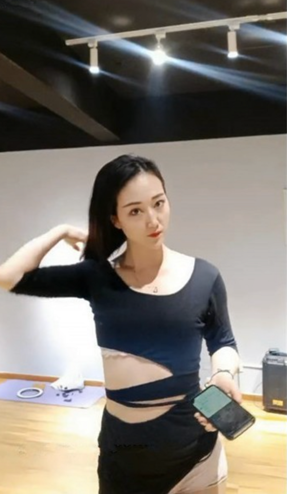 美乳御姉ダンサーのハメ撮り