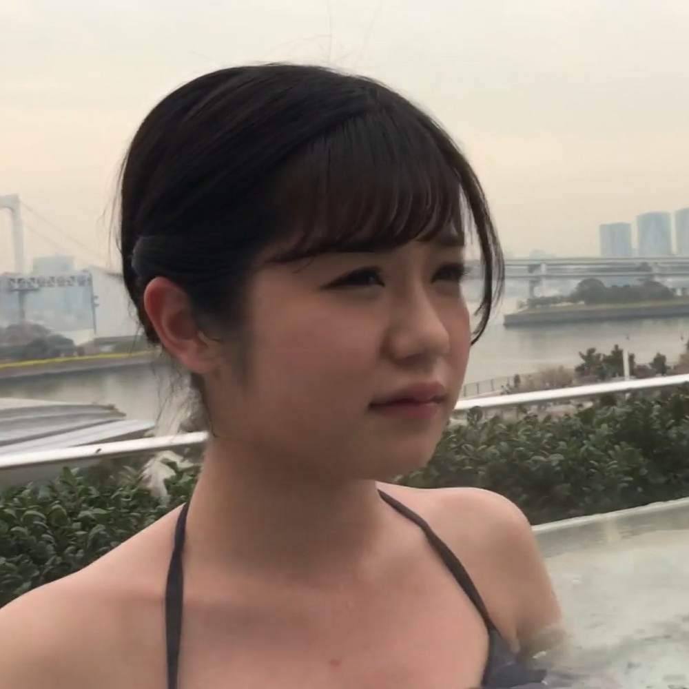 ナンパで捕まえた清楚系童顔美女と、水着のまま生セックス！