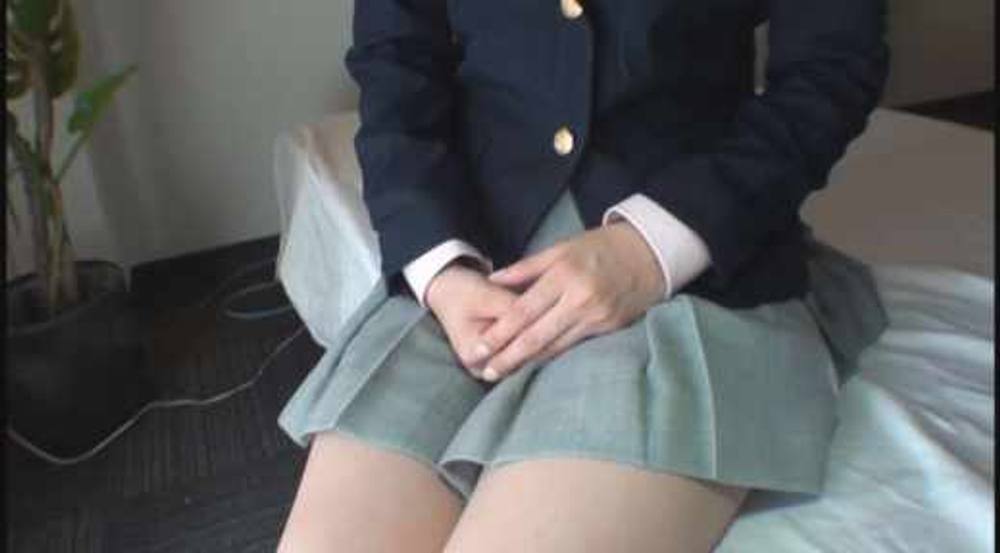 【パンツ染み】制服が似合うショートカットの女の子　スカートの中はやっぱり・・・_765