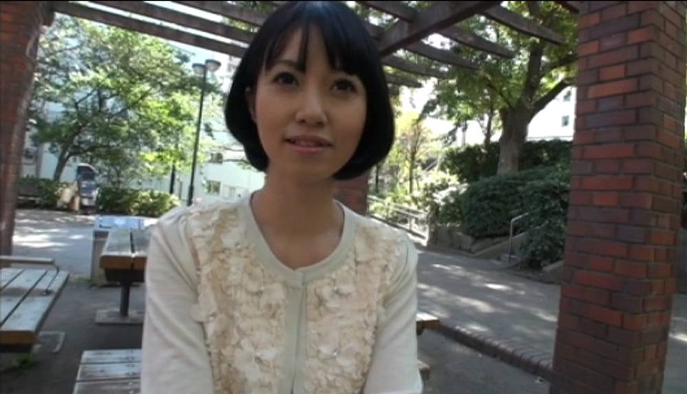 超美人妻ことみさん 硬いチンポが大好物の欲求不満美人妻！イキまくって我慢しきれず潮吹き大噴射！