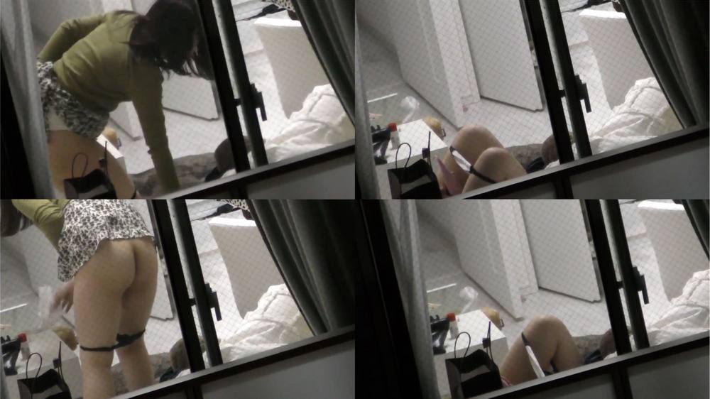 実録!!マンションの一室でオナニーしているOLがいたので、急いでカメラを回しました!