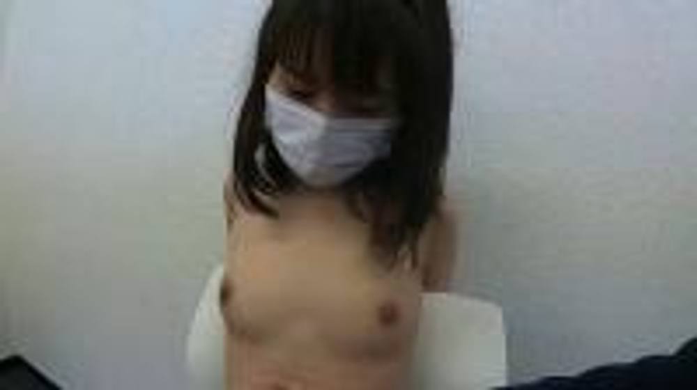 Innocent female college student 19 years old First part-time job Physical exam j-48-1-1