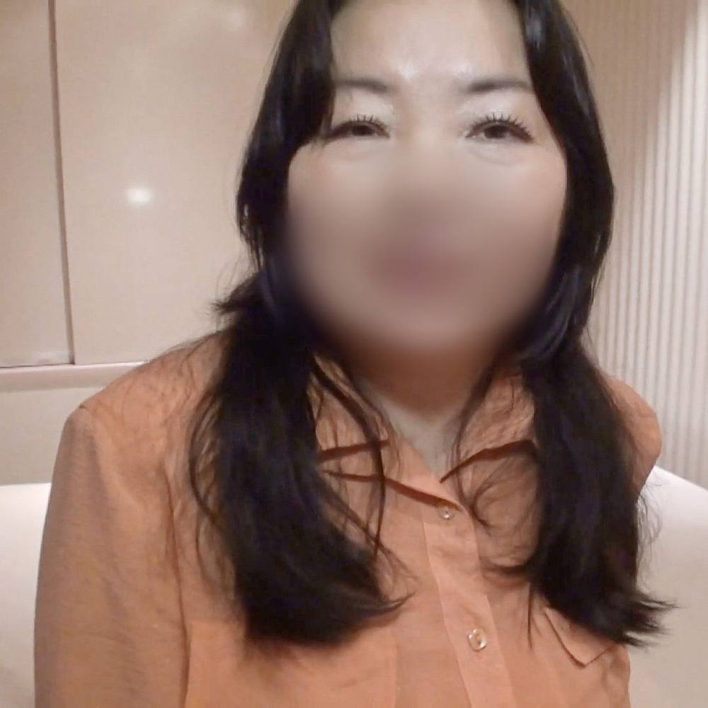 【人妻／熟女】55歳黒髪ロングヘアのぽっちゃりボディ奥さま。むちむちデカ尻をバックから激ピス肉弾セックス。