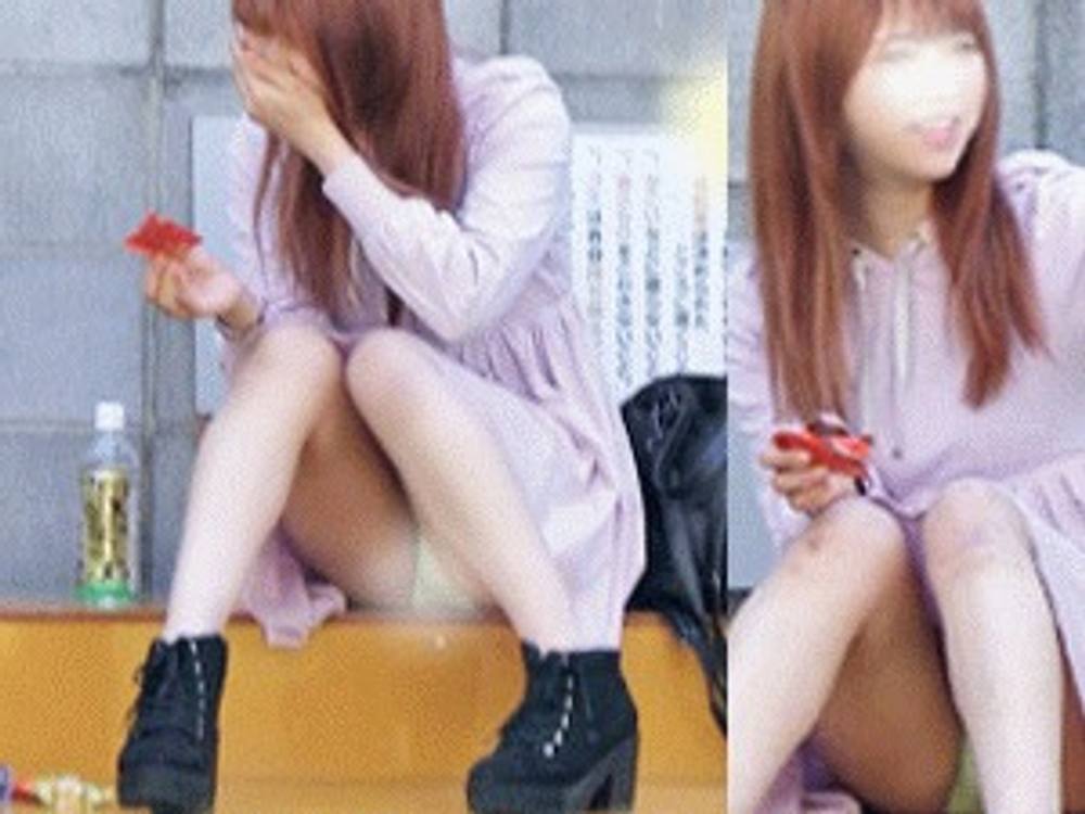 がっつりパンティ見せて男をシコらせに来ている女の子がいるんだが