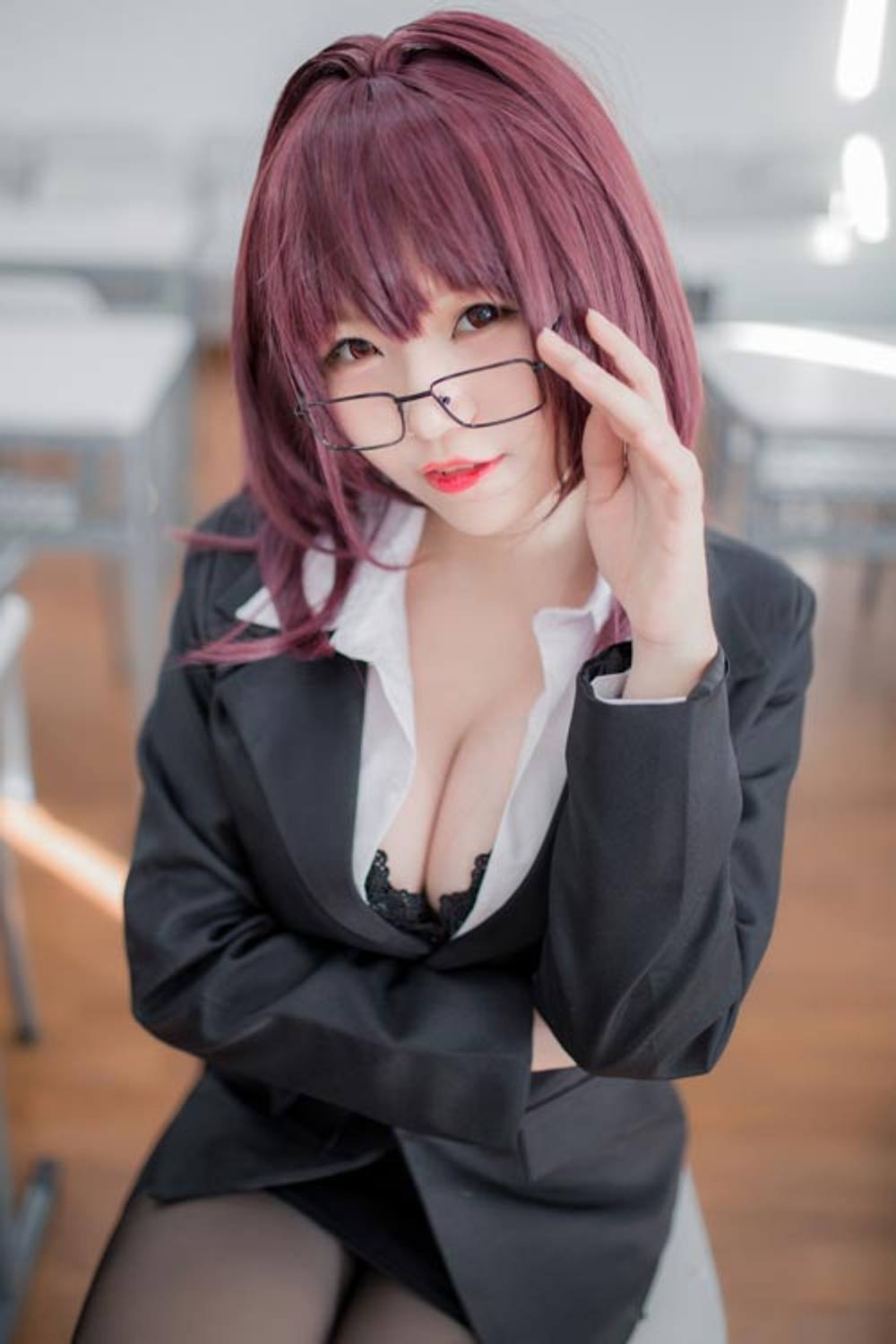 可愛い美人コスプレイヤー01 色っぽい女教師