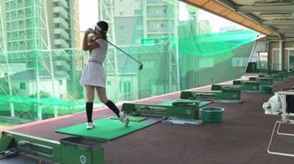 赤坂のキャバ嬢お客に買ってもらったゴルフセットでゴルフ始めるも結局セックス