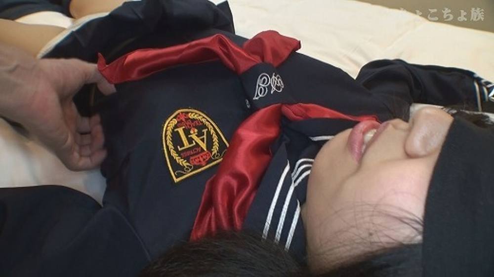 こちょこちょ族　コロナに負けない！　山本美月激似　19歳　みずき　制服編