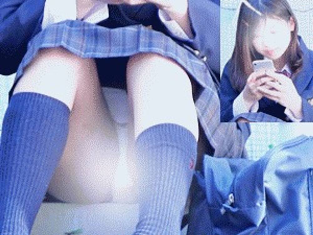 女子校生の午後のひととき　そよ風パンチラ