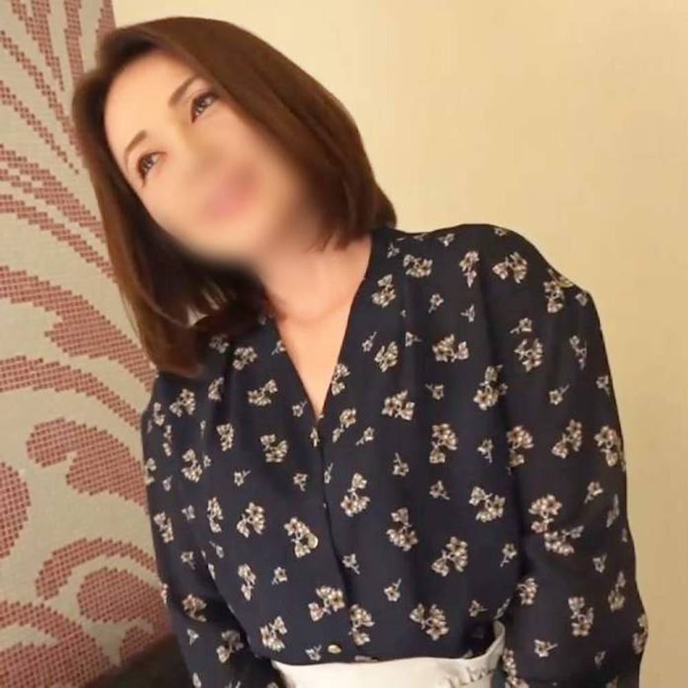 【中出し】ハーフ系美熟女（45）◆溜まった性欲が爆発！！完熟むっちりボディを激しく震わせセツナ顔で何度も何度もイキまくり！膣内射精！