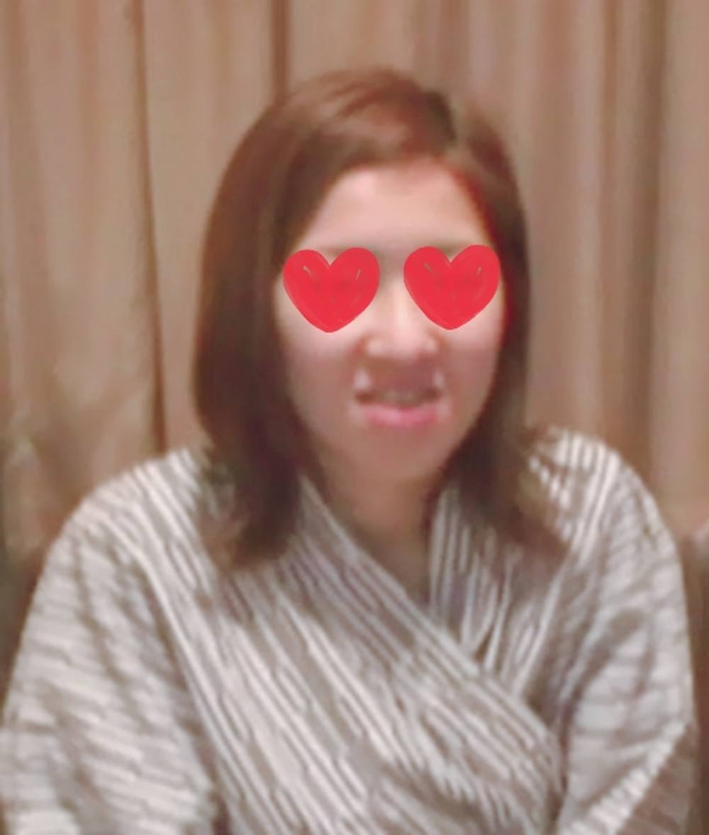 【無修正】栄美子（えみこ）29歳　手コキ→フェラ→口内大量発射　最後は手のひらに…