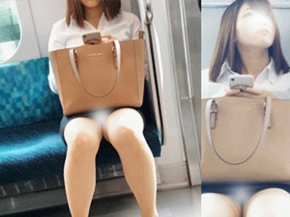 清楚系OLさん　バックの下はばっちりデルタ！電車対面パンチラ