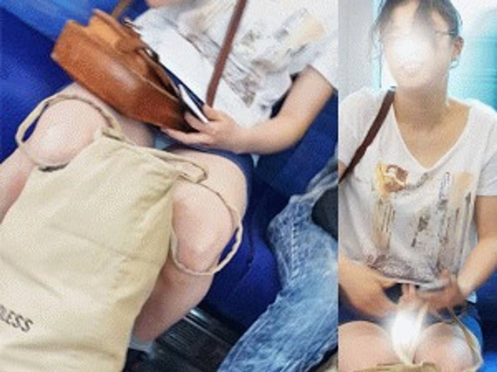 居眠り女子の荷物の向こう側　うっかりパンティ！電車対面