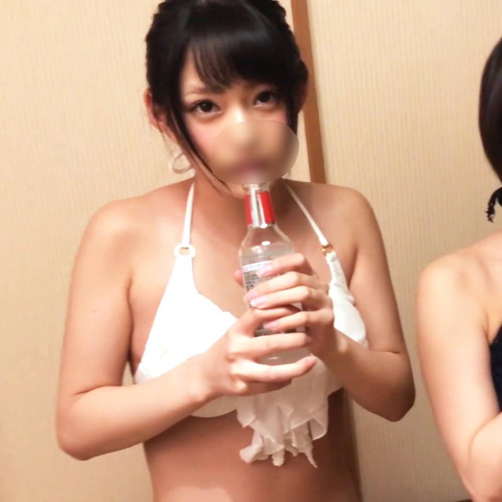 【貧乳】無乳ガールを串刺しファック!!口内射精されながらも、そのままバックで連続ピストンwww