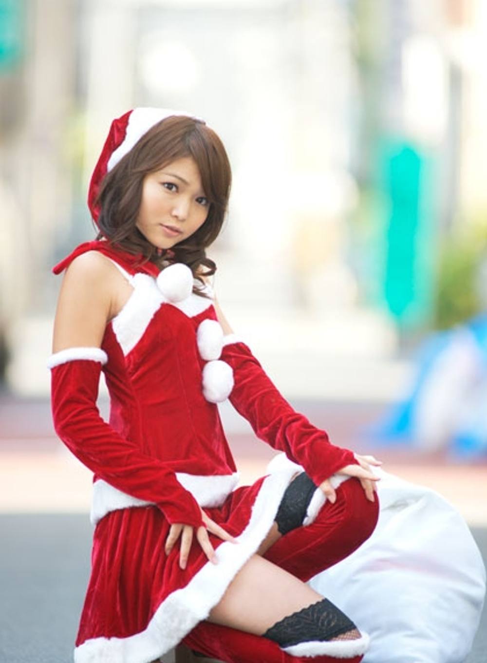 スレンダーな美少女サンタが優しく生ハメイカせ合いで精子を搾り取りクリスマスプレゼント（三軒目）