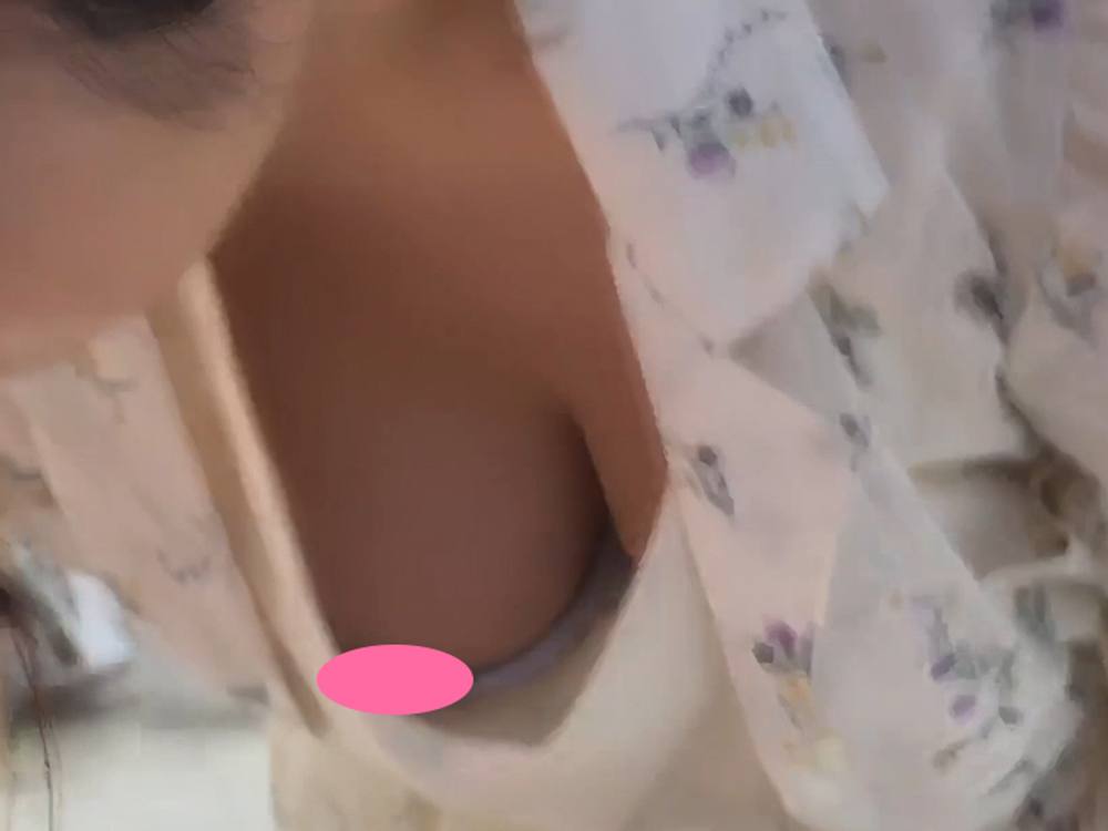 【4K】清楚な巨乳さんの胸チラ（乳首有・乳輪有）【街撮り】