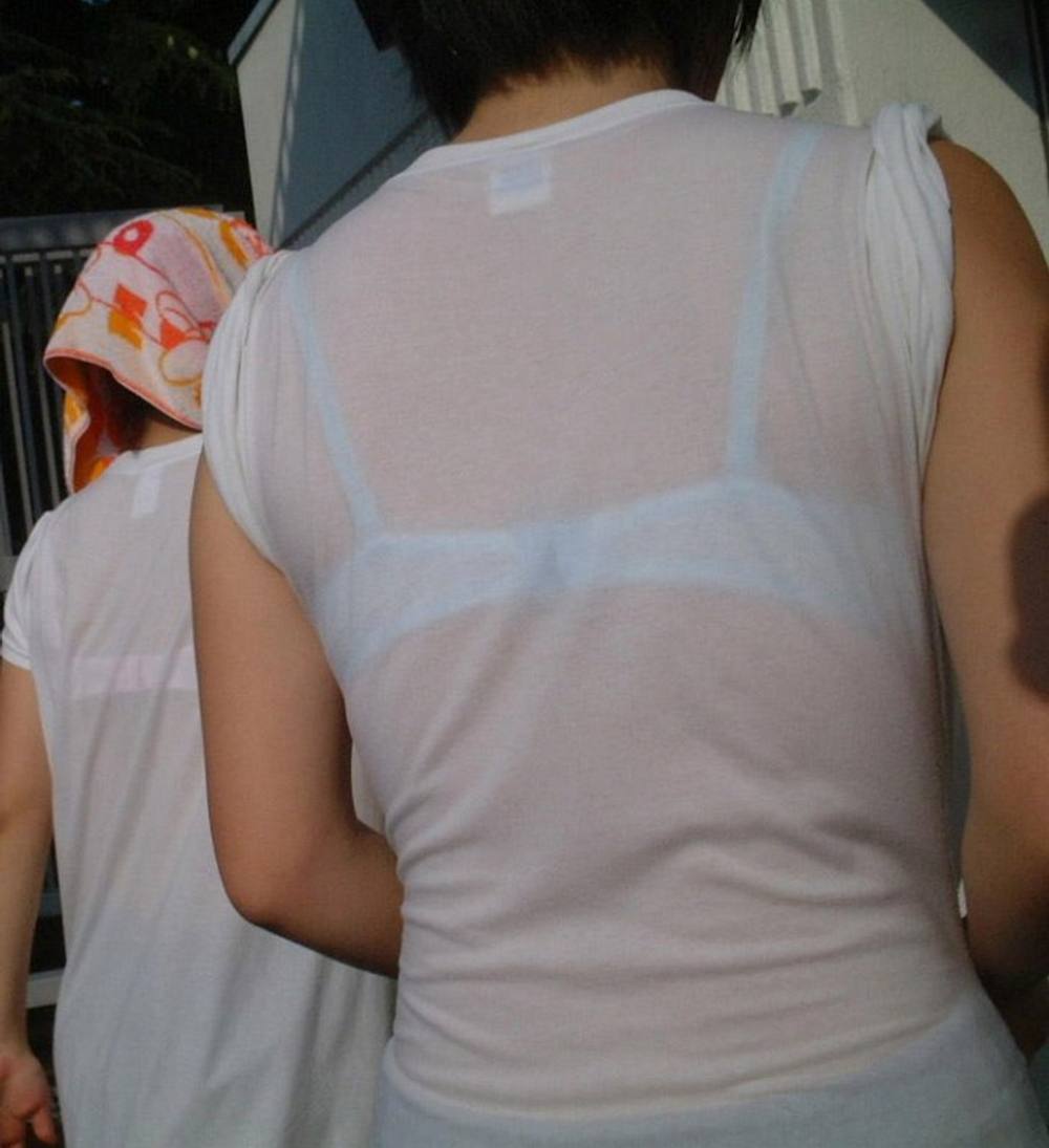 白Tシャツ、透けブラしてません?
