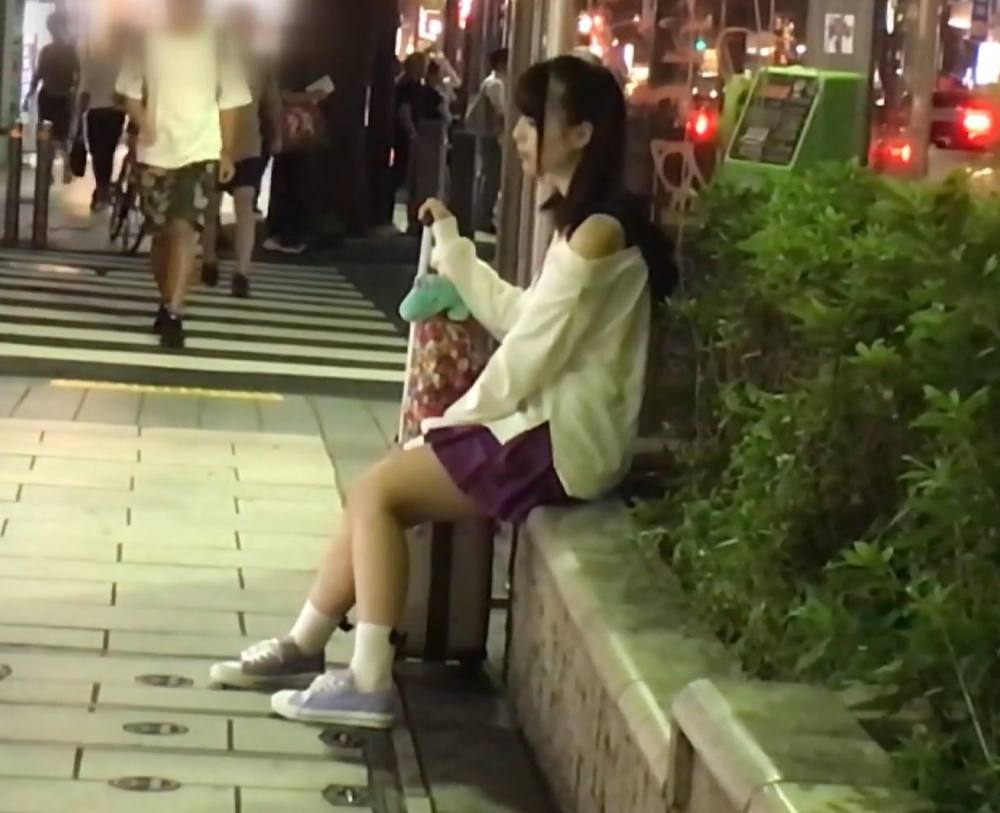 【個人撮影】東京の繁華街はヤバい大人と純情娘で溢れてる…世間知らずな家出美少女が無許可の中出しで絶望する一部始終…