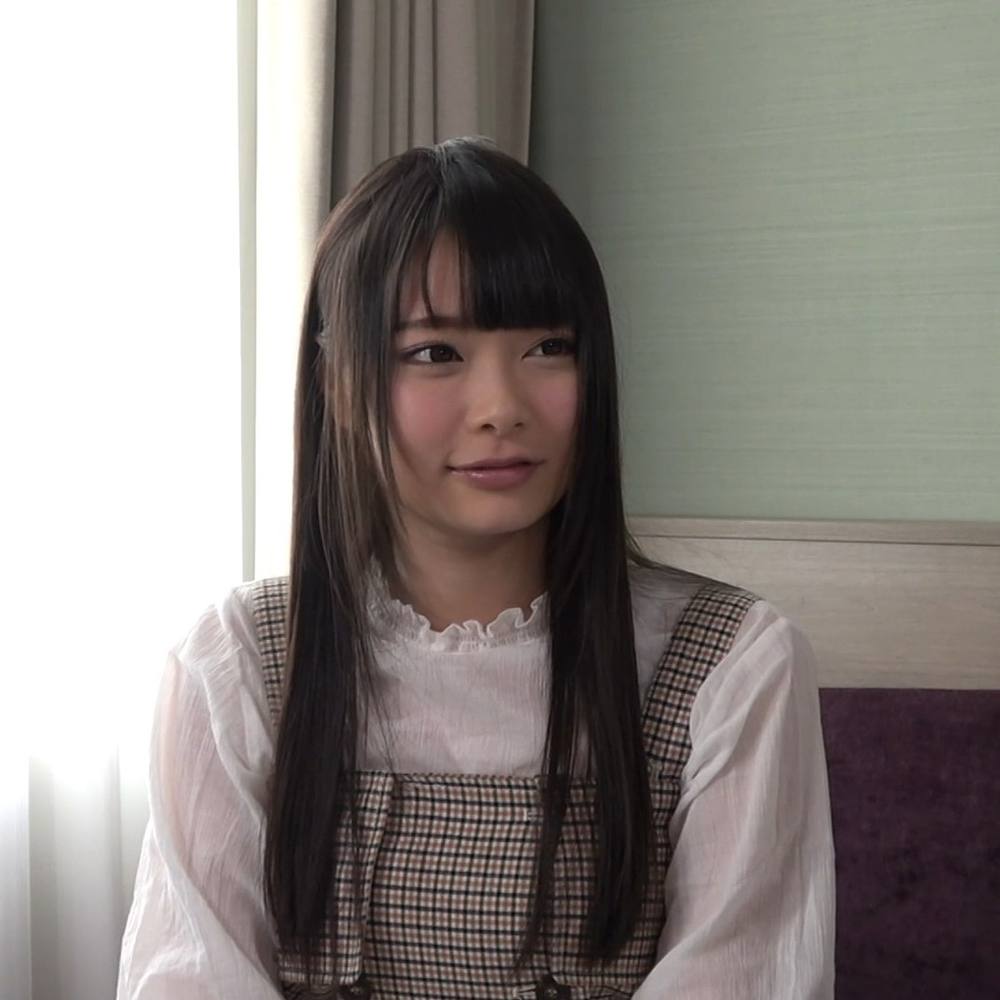 【ガチ素人】ち〇ぽに興味津々な超カワ女の子見つけたw【個人撮影】