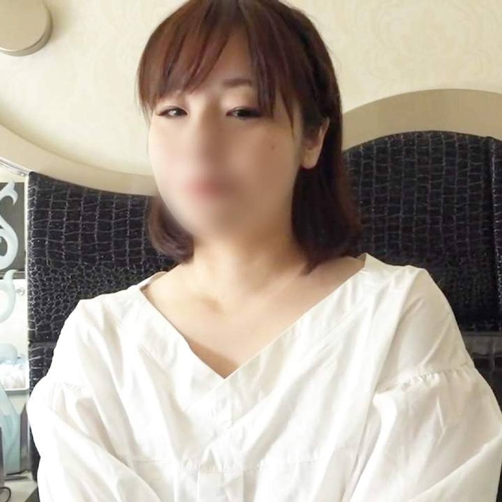 【中出し】極上マシュマロボディにほぼパイパン肉厚マ○コを持つ33歳・癒し系熟女◆目隠し・拘◯プレイに大興奮！自ら腰をくねらせ悶え喘ぎイキまくるマン汁つゆだくアラサー主婦！