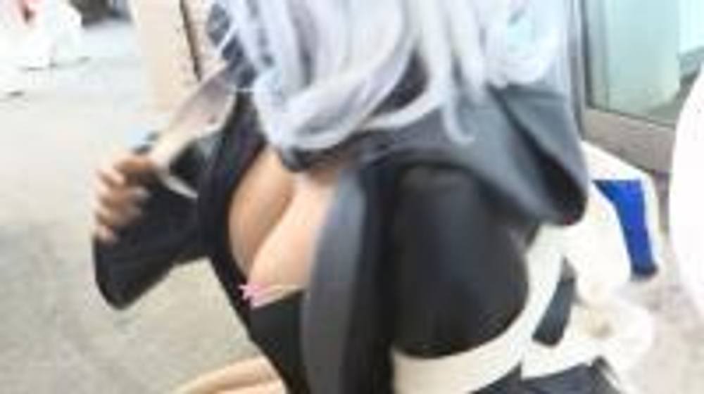 ほとんど公然ワイセツ！街中で生パンツやおっぱいを撮らせまくる自称コスプレイヤーの変態露出狂女達NO-1