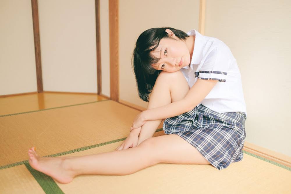 ネットアイドル『まるちゃん』個人撮影写真集+特典アダルト写真集