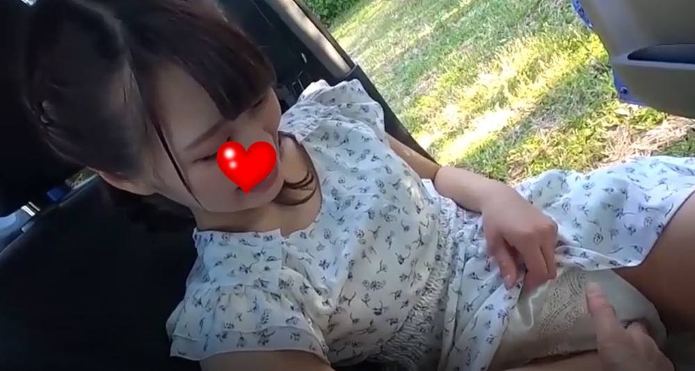 【素人】車中で清楚な美少女彼女にフ〇ラおねだり