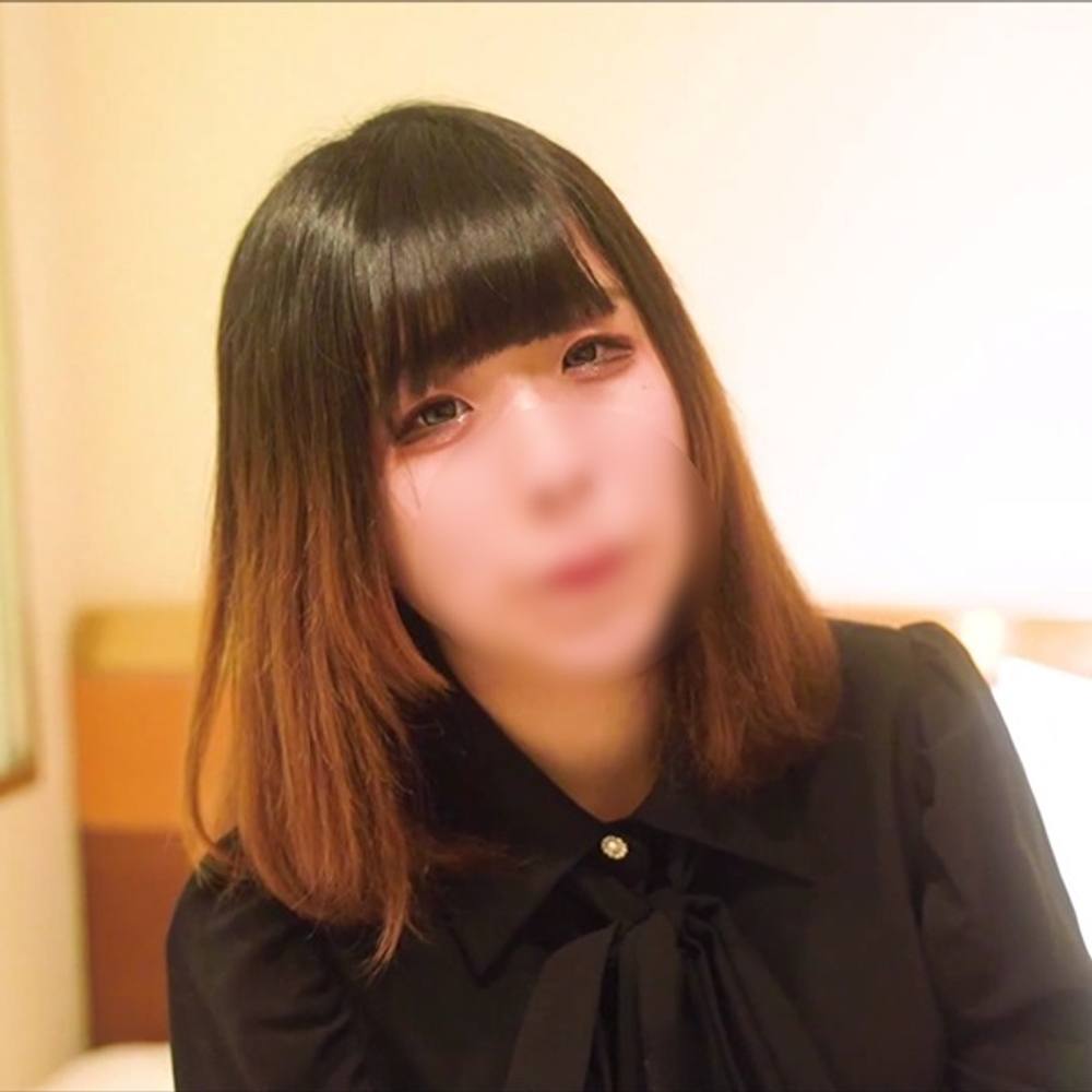 【個人撮影】ましろ18歳の女子大生はメイドカフェ店員も兼務★彼氏ありのパイパン美少女にエロ下着のまま生中出しをしちゃます。