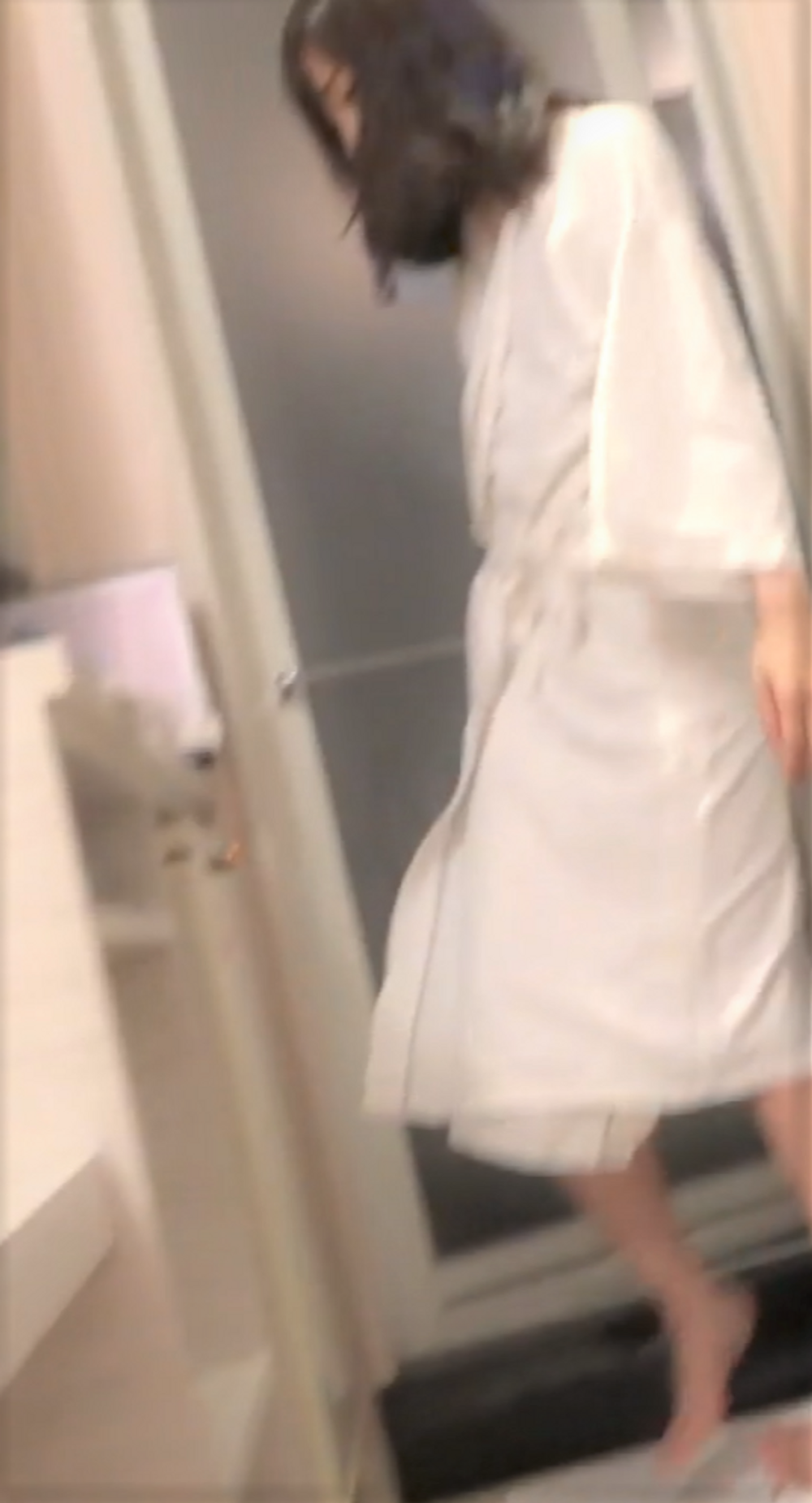 ※数量限定【完全素人】キツネ顔の色白スレンダー貧乳女子〇生。初めての強烈な乳首責めで新たな性感帯を開発。