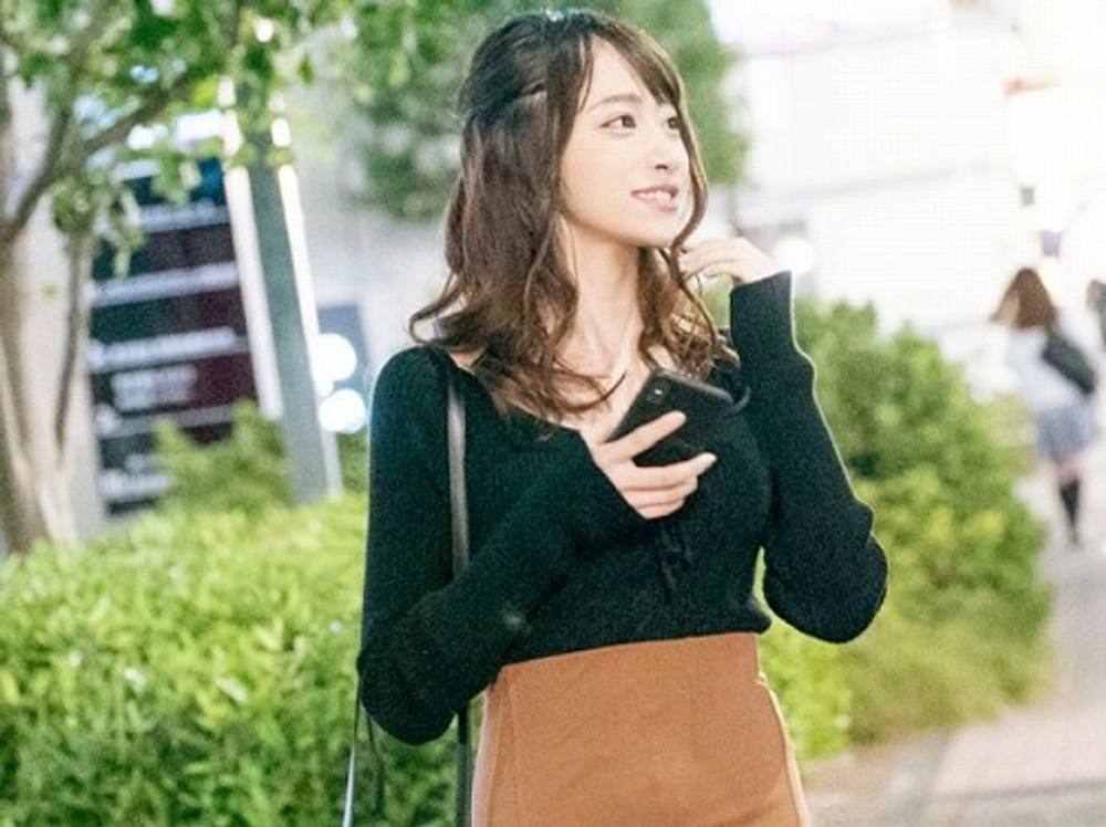 ※顔出し公開≪限定／ハメ撮り≫バレたら即削除！23歳美女が人生初の中出しセックス！隠し切れぬ敏感体質でイキ悶え