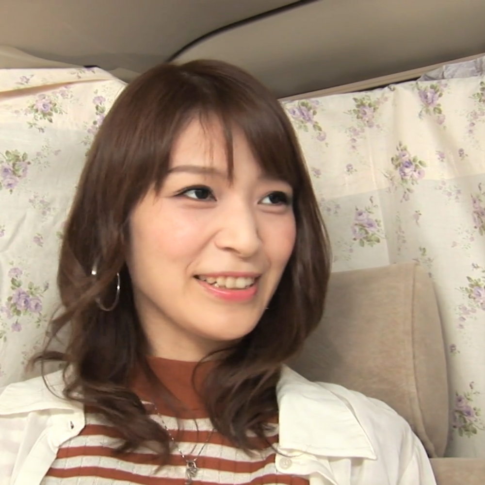 【個人撮影】欲求不満な美人奥様と車でえっち…ホテルに移動してからは本気のセックスで中出し♥