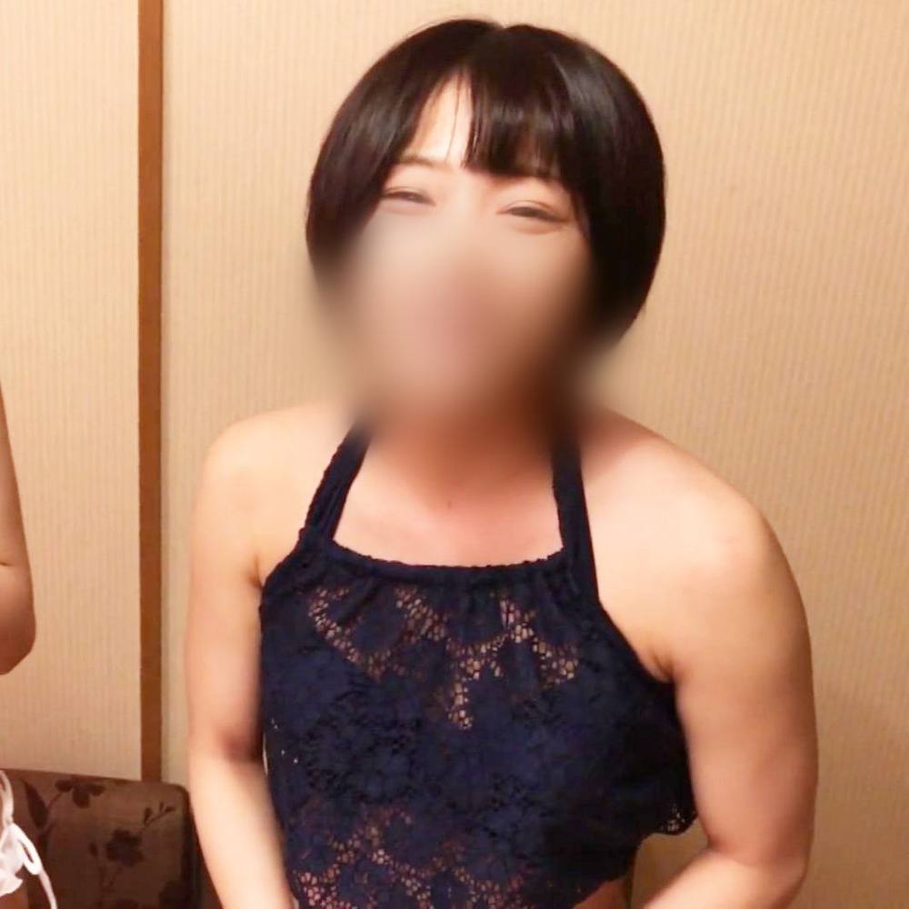 【素人・ハメ撮り】美尻生保レディのエッチなお姉さんがチ○ポしゃぶって発情！潮吹きで水着もビショビショ！