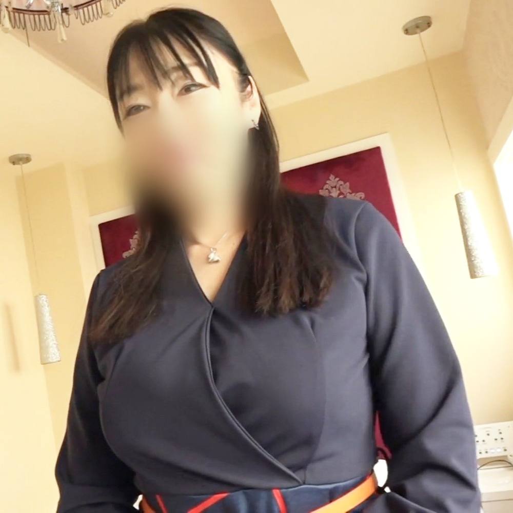 【熟女・ハメ撮り】バスト95cmGカップ奥さん！ドスケベなコスチューム着て生ハメプレイ！大胆にイキ狂い！