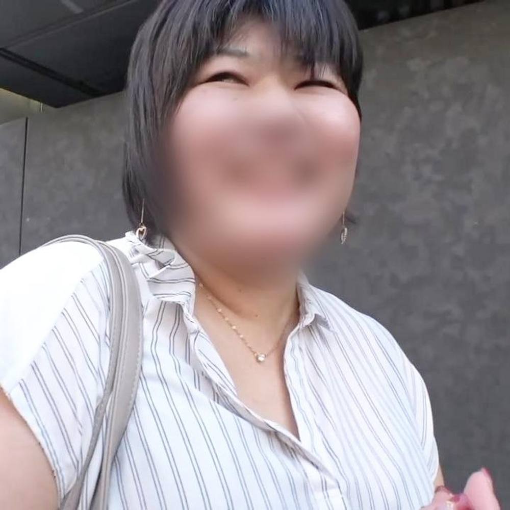 【熟女】ショートヘアーの豊満ボディ熟女（53）◆くさいチ○ポを咥えさせられザーメン抜き！メスの顔を覗かせて、豊満ボディを震わせ大胆イキ！