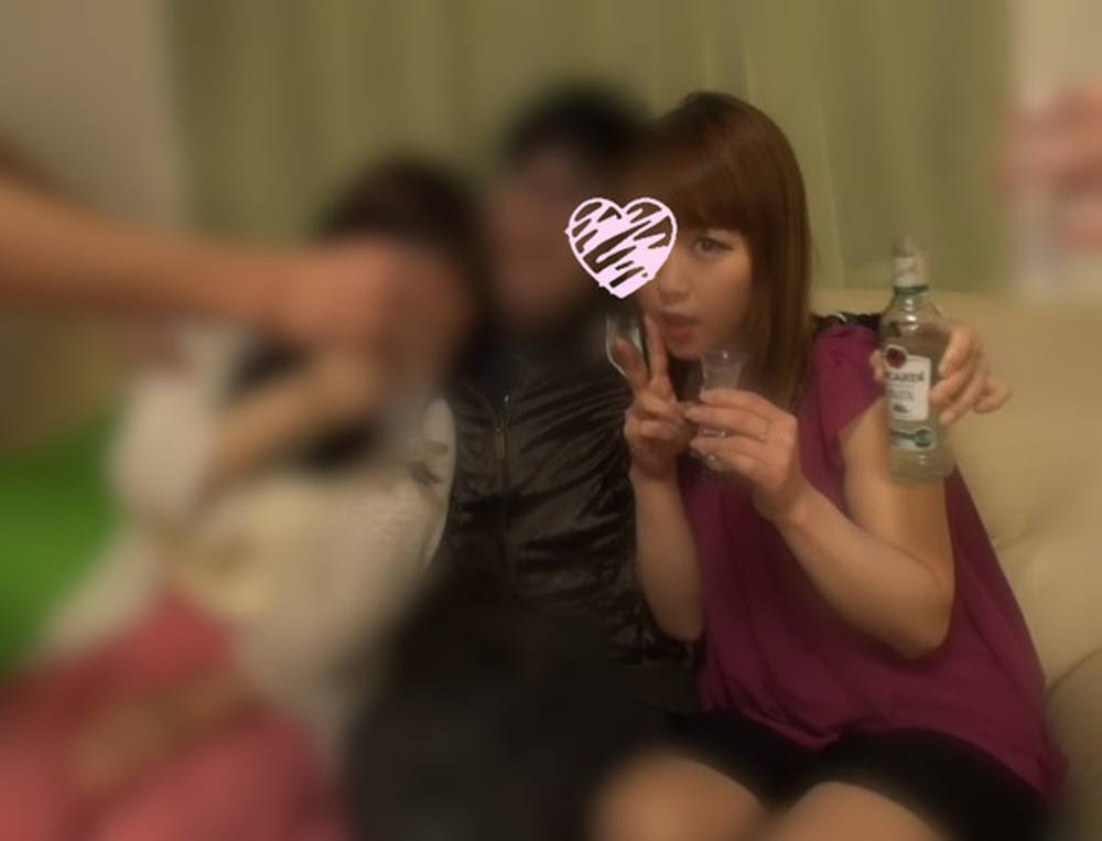 （個人撮影）泥○酔ベロベロ宅飲み乱交～貧乳スレンダーのダンサーお姉さんが虚ろな目をして輪○即ハメやられ放題/