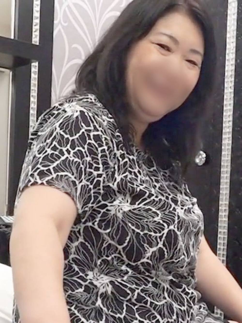 【素人】爆乳の欲求不満人妻！長時間フェラで肉棒を骨抜きに！