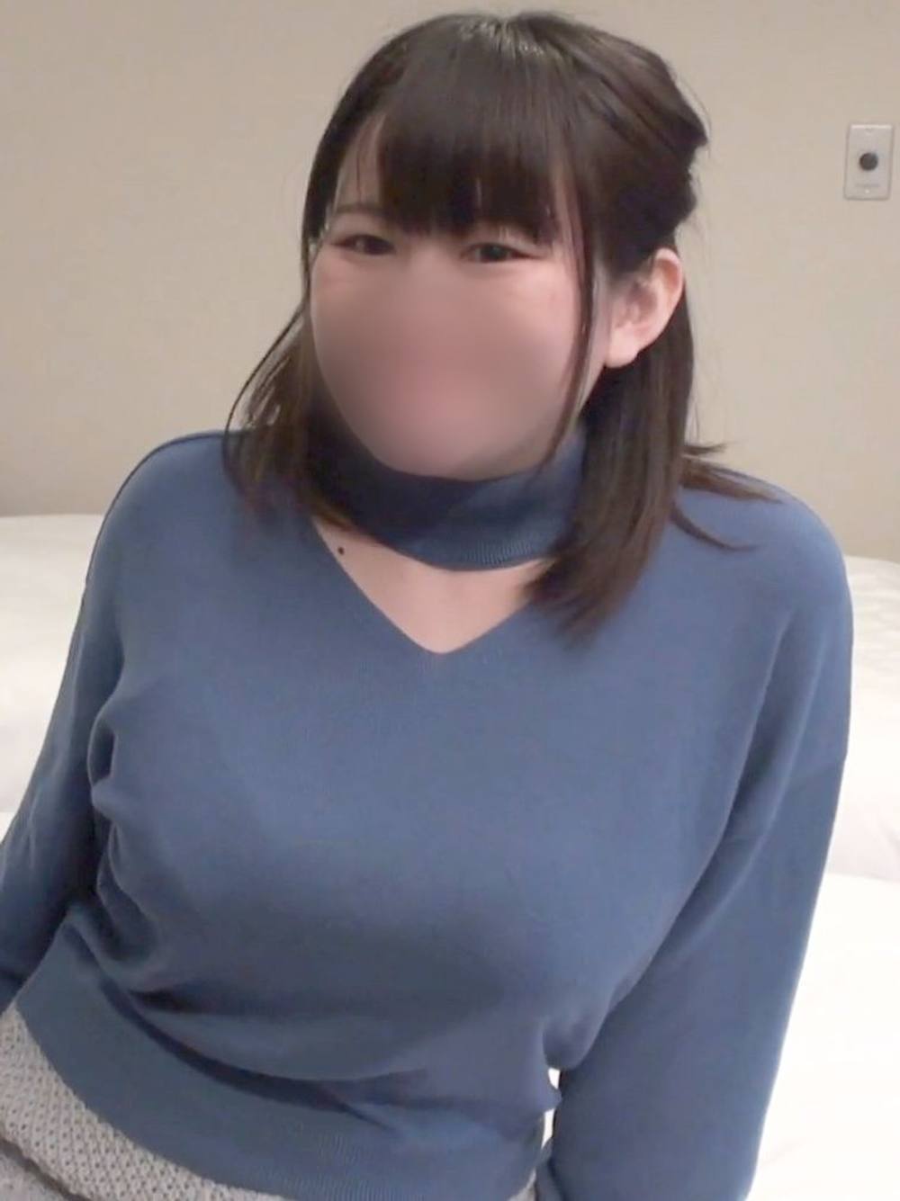 【個撮】巨乳で色白の若い女の子♥太くて硬いチンポでガン突きされて愛液が止まらない!!