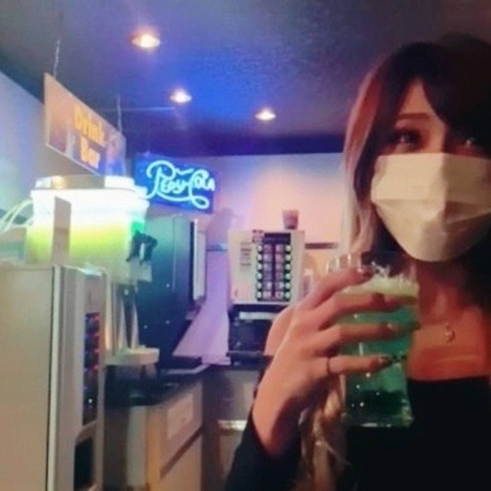 【黒ギャル】焼いた肌と巨乳がエロいギャルが手マンで感じまくる★ 「気持ちいい!」お尻をパンパン叩かれながらバックでピストンされてイク
