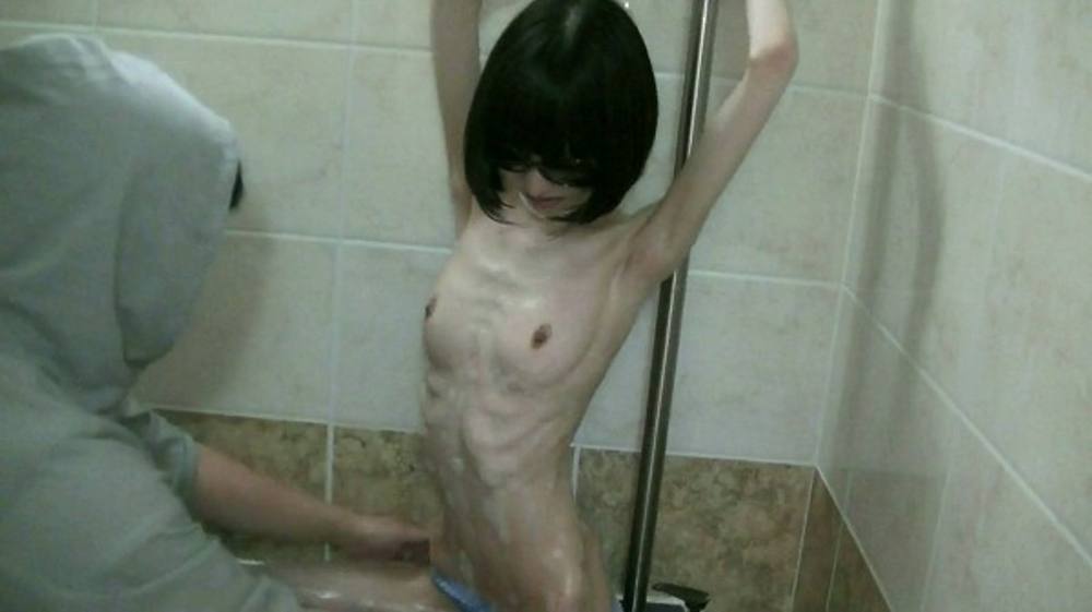 超ガリガリの女の子とお風呂で洗体パイズリ　身体測定付き　j-70-2-1