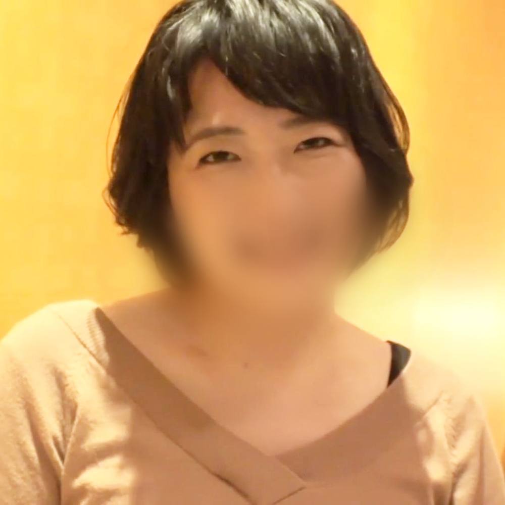 【熟女・中出し】色白ぽっちゃり体型とチャーミングな笑顔の奥さん!ぽっちゃりボディを存分に震わせてイキまくる淫乱中出しプレイ!