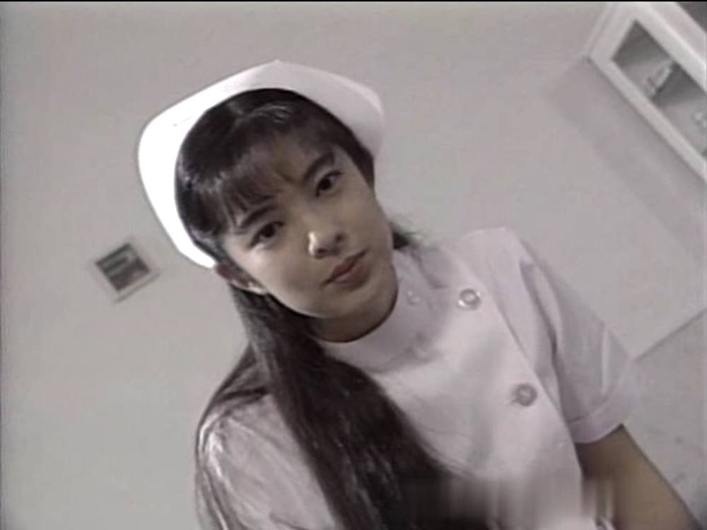 (無)《昔の映画》白衣の天使まさに高〇りなちゃんのことですね!今度は天使ちゃんが萌え~なフェラでドクターを楽しませいよいよ挿入。