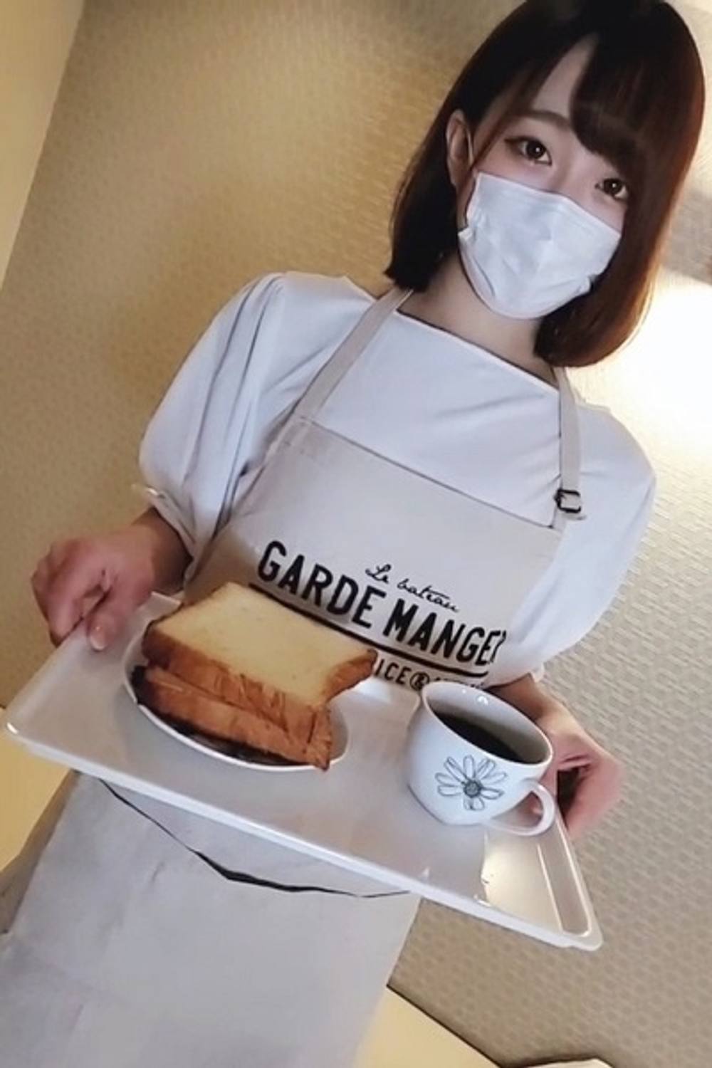 パン屋の看板娘、お店のエプロン姿で生ハメ大きなお尻にぶっかけ・中出し※オープン記念特価11/20日まで