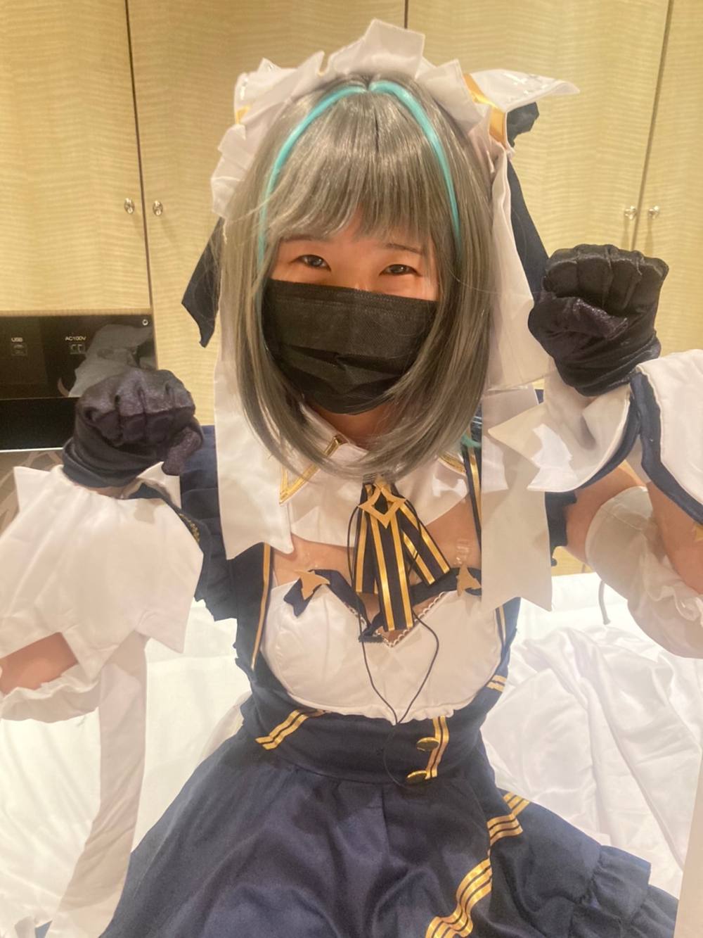サテン手袋コキ ロリロリ!!アズレ○コスプレイヤーに手コキされた!!