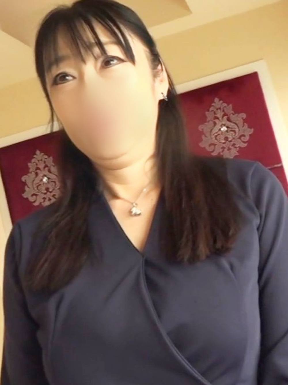 【個人撮影】爆乳の淫乱奥様(41歳)！恥ずかしいコスプレをして終始興奮♥