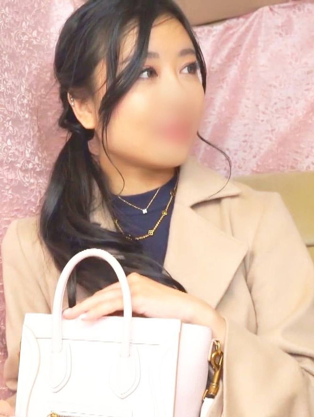 【素人】透明感があって可愛い若妻さん♥ 不倫セックスでとにかくイキ狂い!