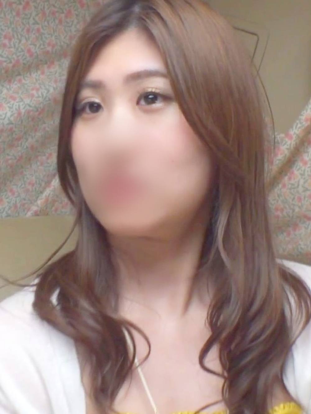 【人妻】透き通るような白い肌の32歳奥様♥ 突くと揺れるぷるるんおっぱいから目が離せません！