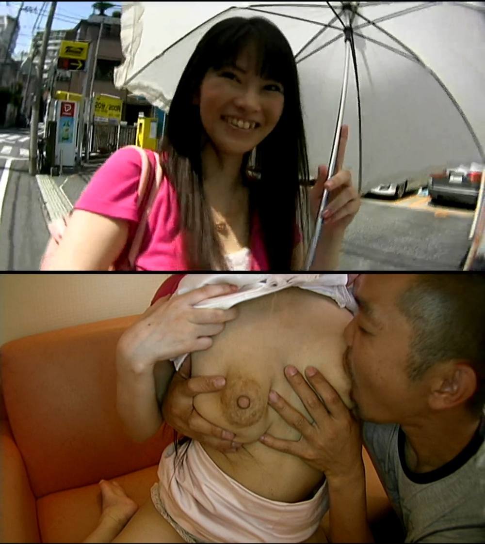 (無)《昔の映画》素人のお母さんの乳首は意外にも大きな乳輪で、道で男に声をかけられて、FUCKに連れて帰った!!